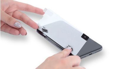 Jak samodzielnie założyć szkło hybrydowe na ekran telefonu?