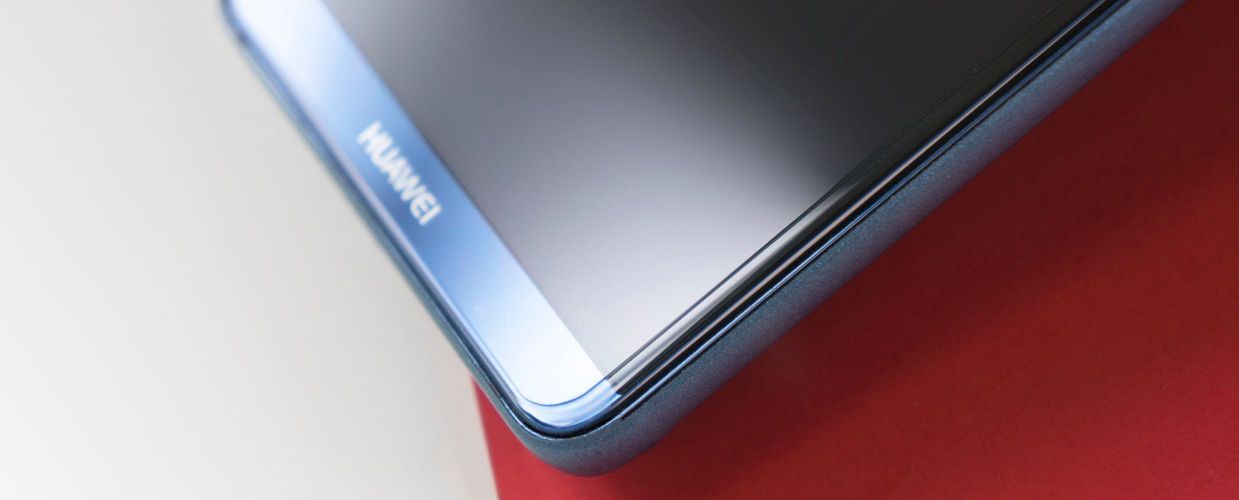 Dlaczego szkło hybrydowe FlexibleGlass nie pokrywa całego ekranu?