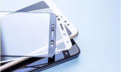 Jak zabezpieczyć ekran telefonu? Folia ochronna, szkło hybrydowe czy hartowane?