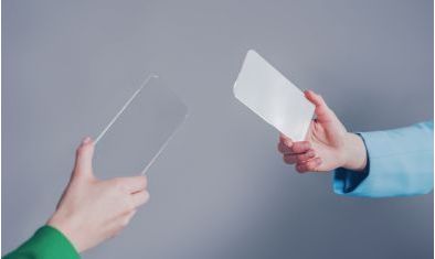 Hydrogelová fólia alebo tvrdené sklo – ktorá ochrana displeja je lepšia?