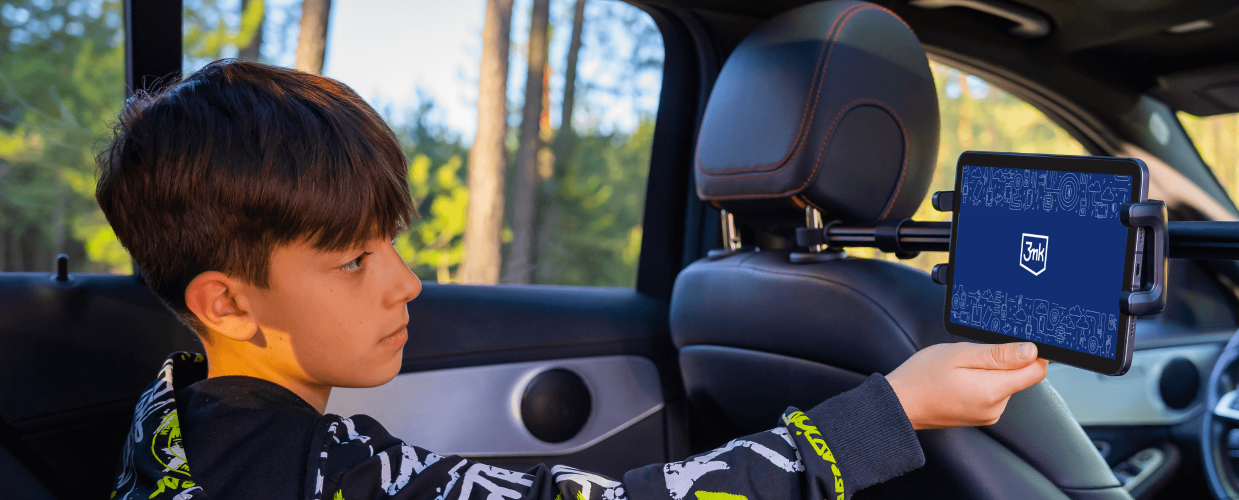 Jak zamontować tablet w samochodzie?